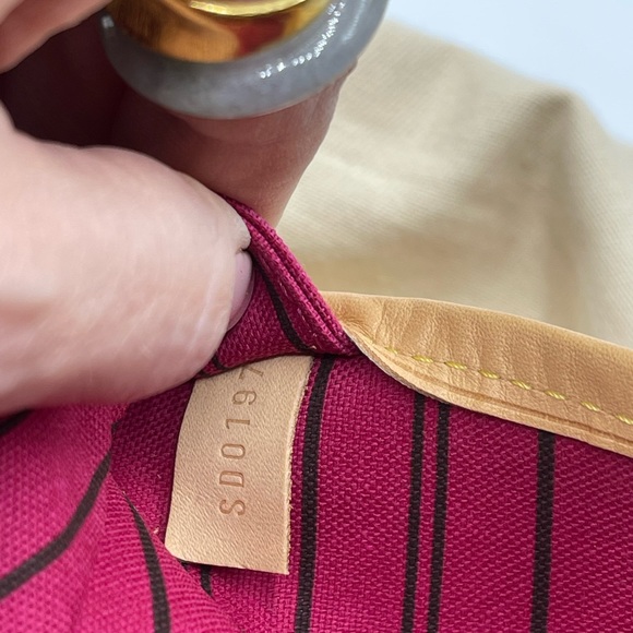 Louis Vuitton Hawaii Resorts V Neverfull Mm Shoulder Tote Bag Limited Edition LV - Picture 14 of 16